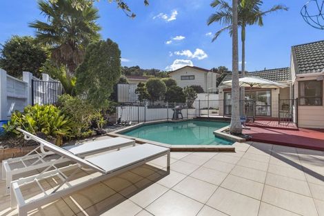 Photo of property in 203 Chelsea View Drive, Chatswood, Auckland, 0626