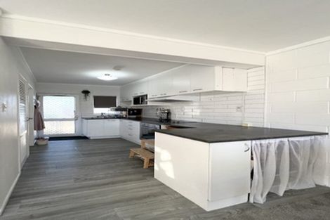 Photo of property in 9/1 Glen Road, Browns Bay, Auckland, 0630