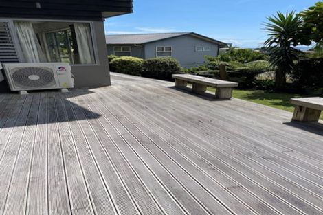 Photo of property in 11a Rahopara Street, Castor Bay, Auckland, 0620