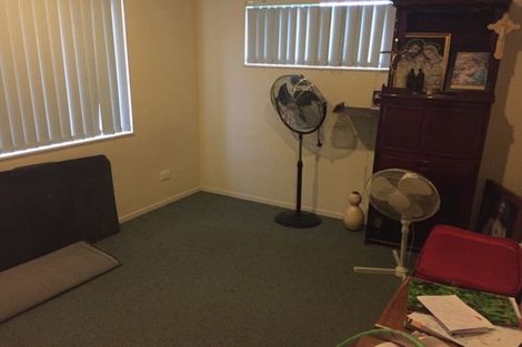 Photo of property in 2 Ettrick Lane, Papakura, 2110