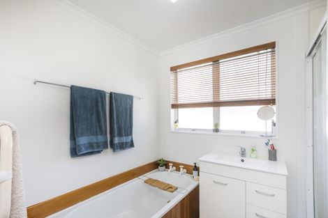 Photo of property in 17 Abraham Crescent, Milson, Palmerston North, 4414