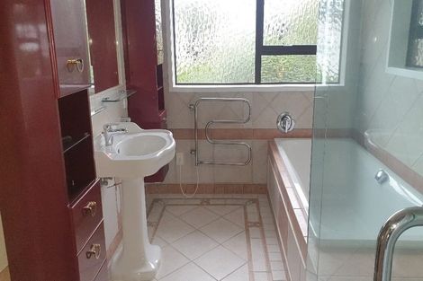 Photo of property in 2/30 Manly Esplanade, Browns Bay, Auckland, 0630