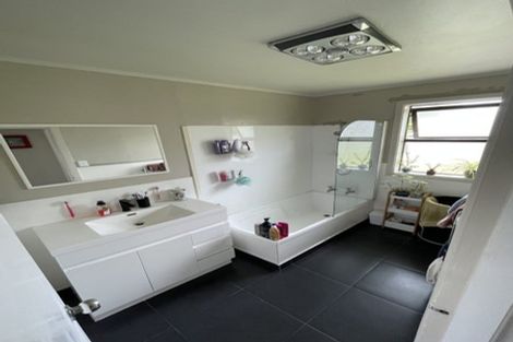 Photo of property in 13 Barclay Street, Newlands, Wellington, 6037