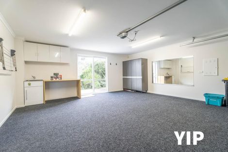 Photo of property in 10 Cromwell Point, Newlands, Wellington, 6037