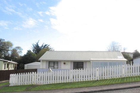Photo of property in 4 Hookway Grove, Paraparaumu, 5032