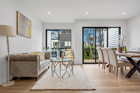 Photo of property in 19 Korokio Lane, Henderson, Auckland, 0612