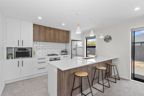 Photo of property in 32 Evelyn Crescent, Marshland, Christchurch, 8083