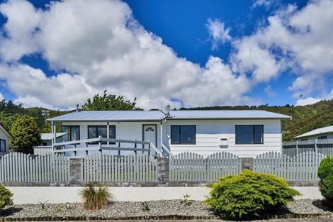 Photo of property in 4a Glenbrook Grove, Naenae, Lower Hutt, 5011