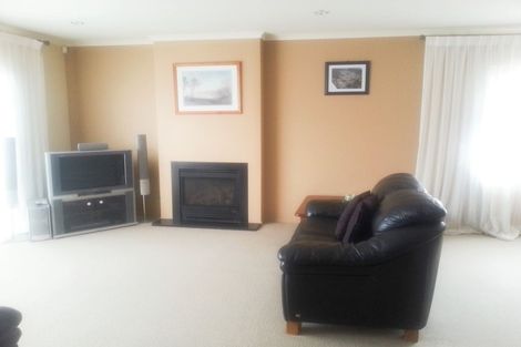 Photo of property in 4 Tsar Court, Flat Bush, Auckland, 2016