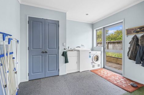 Photo of property in 3 Mahoe Street, Strandon, New Plymouth, 4312