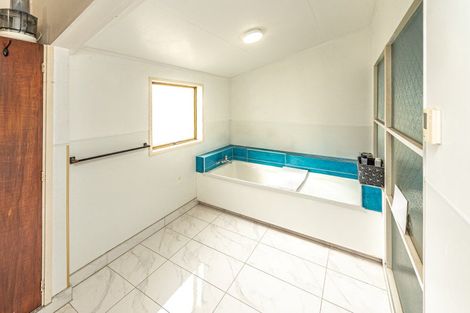 Photo of property in 14 Saunders Place, Gonville, Whanganui, 4501