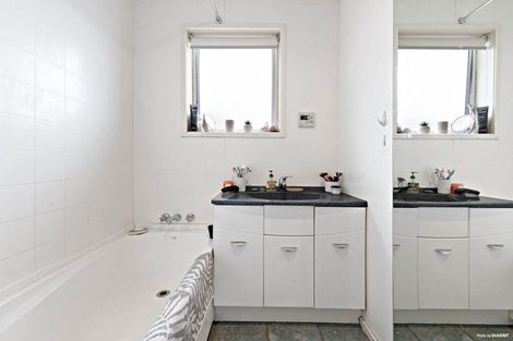 Photo of property in 48 Captain Scott Road, Glen Eden, Auckland, 0602