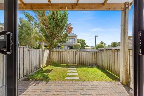 Photo of property in 1/8 Carolina Place, Albany, Auckland, 0632