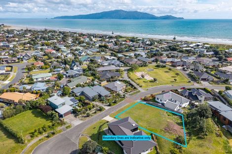 Photo of property in 25 Pharazyn Avenue, Waikanae Beach, Waikanae, 5036