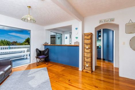 Photo of property in 1/2 Rock Isle Road, Torbay, Auckland, 0630