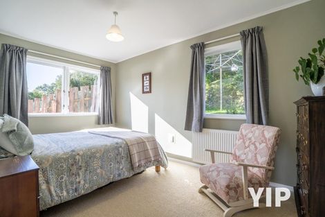 Photo of property in 9 Wakely Road, Newlands, Wellington, 6037