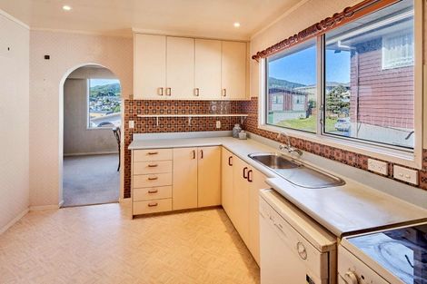 Photo of property in 18 Rembrandt Avenue, Tawa, Wellington, 5028
