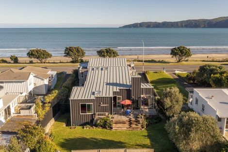 Photo of property in 88 Marine Parade, Paraparaumu Beach, Paraparaumu, 5032