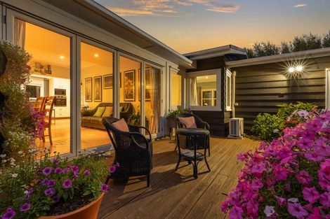 Photo of property in 6 Leybourne Avenue, Waikanae, 5036