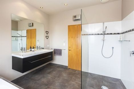 Photo of property in 2/5a Regency Crescent, Redwood, Christchurch, 8051