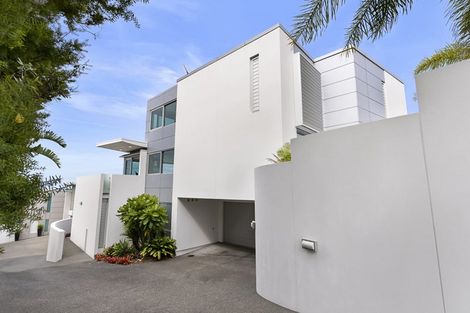 Photo of property in 11a Bournemouth Terrace, Murrays Bay, Auckland, 0630