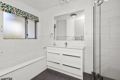 Photo of property in 4 Amner Place, Bluff Hill, Napier, 4110