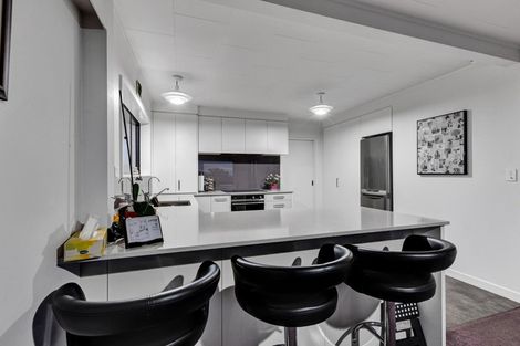 Photo of property in 14 Sequoia Grove, Merrilands, New Plymouth, 4312