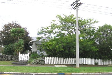 Photo of property in 50 Woodglen Road, Glen Eden, Auckland, 0602