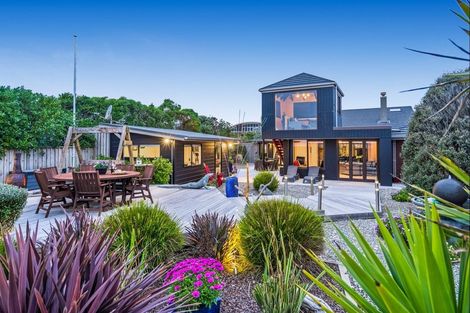 Photo of property in 23 Ara Kuaka, Waikanae Beach, Waikanae, 5036