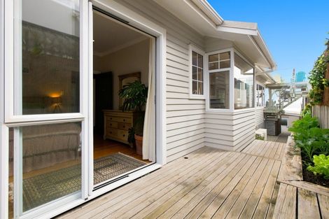 Photo of property in 42 Octavius Place, New Plymouth, 4312