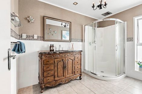 Photo of property in 873 Waitakere Road, Kumeu, 0891