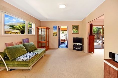 Photo of property in 1/556 East Coast Road, Windsor Park, Auckland, 0630