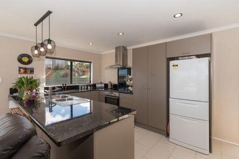 Photo of property in 12 Lydia Place, Kelvin Grove, Palmerston North, 4414