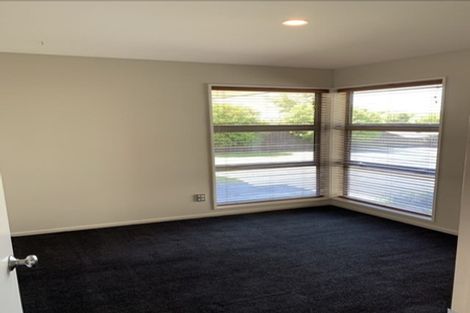 Photo of property in 18 Linkwater Way, Parklands, Christchurch, 8083