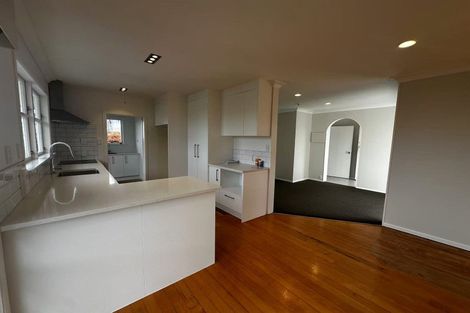 Photo of property in 120 Ennis Avenue, Pakuranga Heights, Auckland, 2010