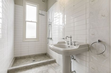 Photo of property in 60 Princes Street, Northcote Point, Auckland, 0627