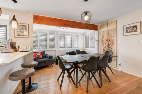 Photo of property in 15 Leiden Place, Totara Vale, Auckland, 0629