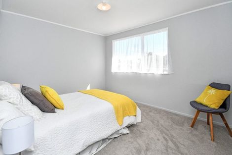 Photo of property in 2/18 Silver Creek Road, Weymouth, Auckland, 2103