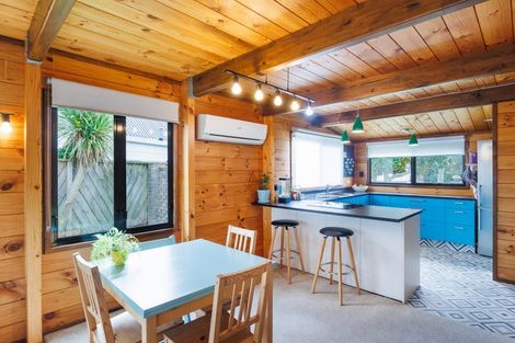 Photo of property in 21 Heathcote Place, Fitzherbert, Palmerston North, 4410