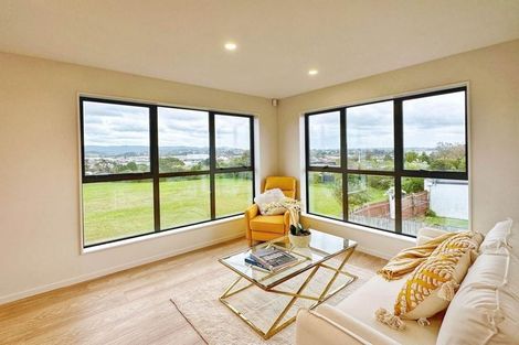 Photo of property in 10f Robert Burke Place, Henderson, Auckland, 0612
