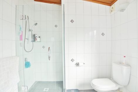 Photo of property in 24 Graham Avenue, Te Atatu Peninsula, Auckland, 0610