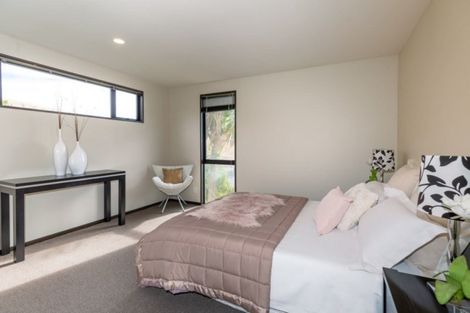 Photo of property in 2 Signal Hill Road, Mount Pleasant, Christchurch, 8081