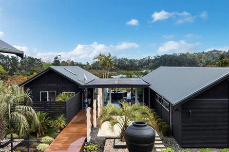 Photo of property in 6 Kerema Way, Schnapper Rock, Auckland, 0632