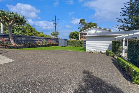 Photo of property in 222 Don Buck Road, Massey, Auckland, 0614