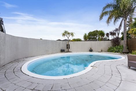 Photo of property in 10 Bungalore Place, Half Moon Bay, Auckland, 2012