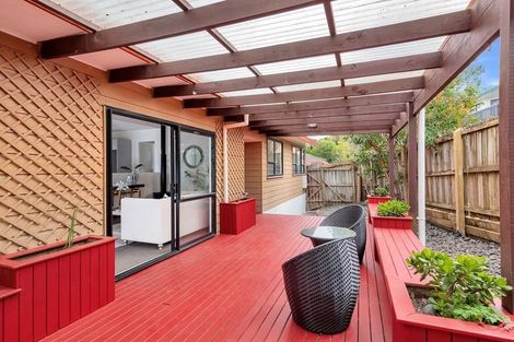 Photo of property in 1/15 Kupari Place, Totara Vale, Auckland, 0629