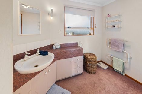 Photo of property in 24 Aotea Crescent, Gore, 9710