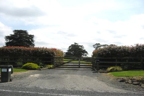 Photo of property in 220 Old North Road, Kumeu, 0892