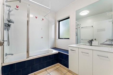 Photo of property in The Haven, 22/120 Beach Haven Road, Beach Haven, Auckland, 0626