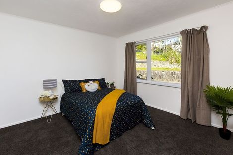 Photo of property in 39 Vista Crescent, Maoribank, Upper Hutt, 5018